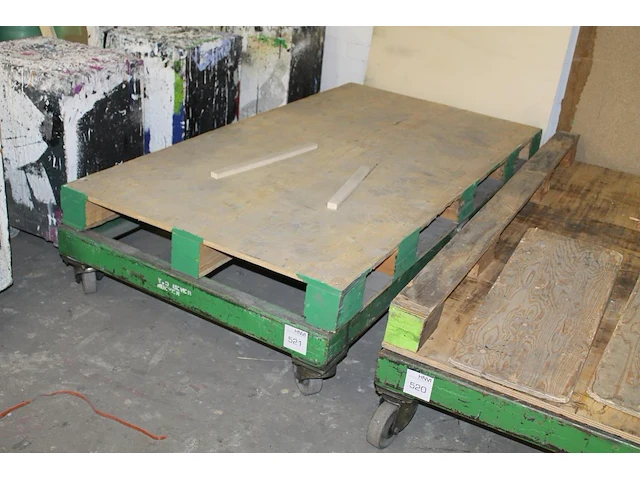 Verrijdbare metalen transportkar 190 x 100 x 28 cm. - afbeelding 1 van  1