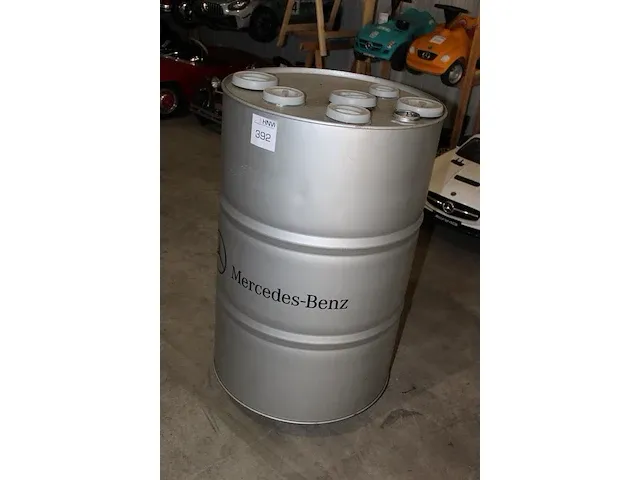 Verrijdbare oliedrum mercedes benz. doorsnede 58 cm. hoogte 98 cm - afbeelding 2 van  2