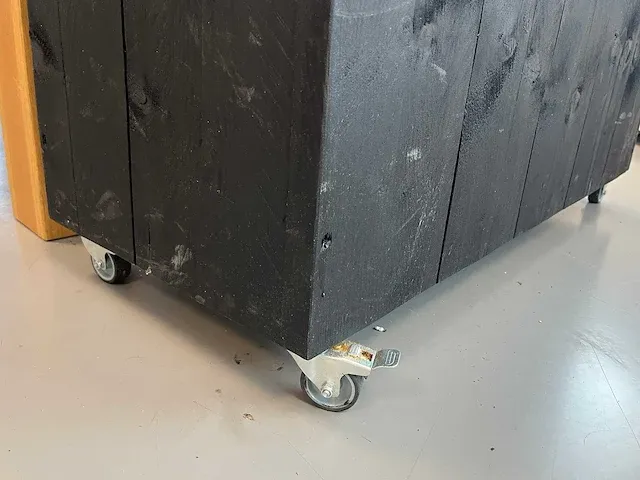 Verrijdbare plantenbak met planten - afbeelding 7 van  7