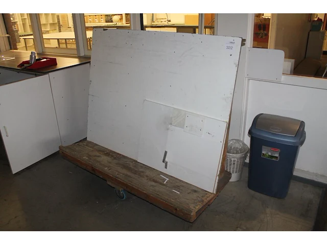 Verrijdbare platenkar. afmeting 140 x 65 130 cm. - afbeelding 1 van  2