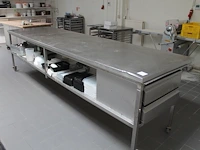 Verrijdbare rvs werktafel met onderplateau en 2 laden. afmeting 378 x 107 x 100 cm. - afbeelding 1 van  4
