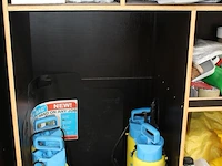 Verrijdbare salvagekast gevuld met tape, drukspuiten, zakken, stucloper, buisfolie, etc. afmeting 250 x 80 ... - afbeelding 4 van  4