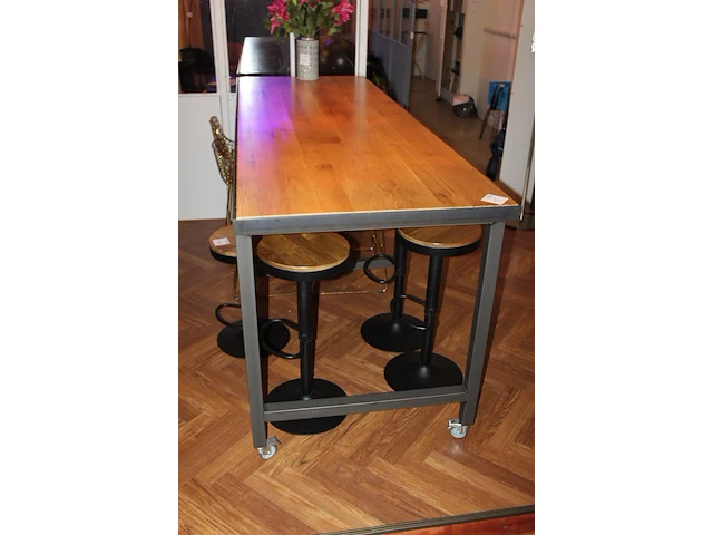 Verrijdbare statafel met dik houten blad en metalen onderstel. afmeting 260 x 90 x 110 cm - afbeelding 2 van  3