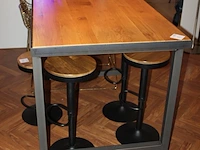 Verrijdbare statafel met dik houten blad en metalen onderstel. afmeting 260 x 90 x 110 cm - afbeelding 2 van  3