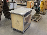 Verrijdbare transportkar. let op! exclusief kavel 680 zijnde pilaren. afmeting 96 x 64 x 95 cm. - afbeelding 1 van  4