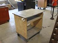 Verrijdbare transportkar. let op! exclusief kavel 680 zijnde pilaren. afmeting 96 x 64 x 95 cm. - afbeelding 3 van  4