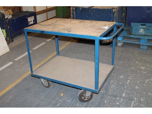 Verrijdbare transportkar met onderplateau. afmeting 115 x 70 x 90 cm - afbeelding 1 van  1
