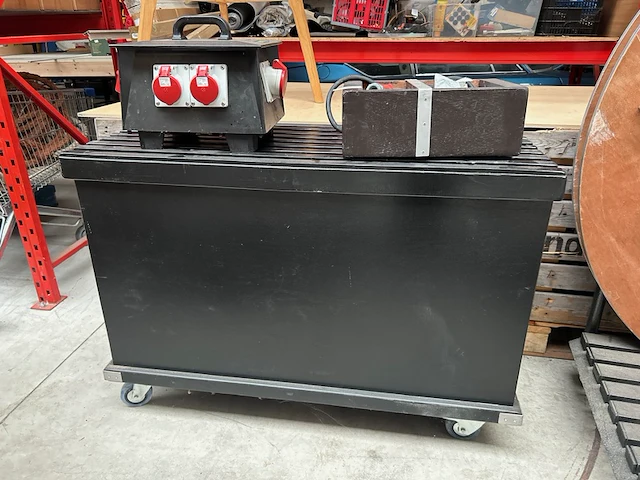 Verrijdbare transportkist met 2x stroommodule - afbeelding 1 van  5