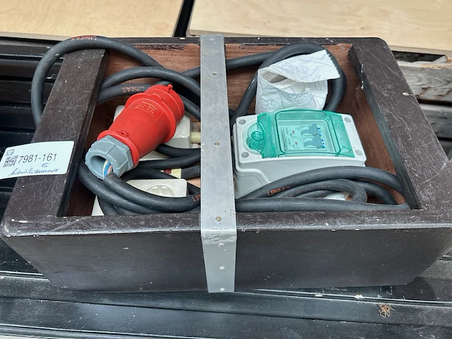 Verrijdbare transportkist met 2x stroommodule - afbeelding 3 van  5