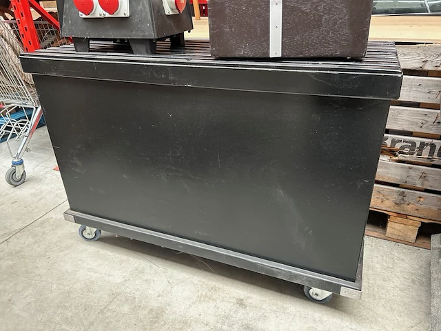 Verrijdbare transportkist met 2x stroommodule - afbeelding 4 van  5