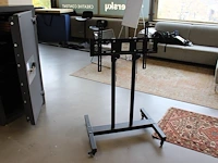 Verrijdbare tv steun in hoogte verstelbaar. - afbeelding 1 van  2