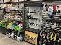 Verrijdbare vitrinekast met verlichting - afbeelding 1 van  4