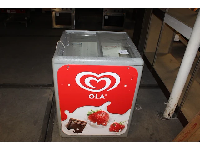 Verrijdbare vrieskist ola. afmeting 70 x 65 x 90 cm. - afbeelding 1 van  2
