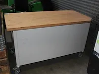 Verrijdbare werkbank bott met onderkasten. afmeting 150 x 75 x 84 cm. sleutel ontbreekt. - afbeelding 2 van  2