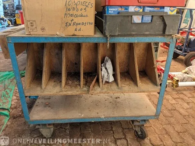 Verrijdbare werkbank met inhoud - afbeelding 10 van  15