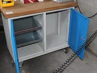 Verrijdbare werkbank met twee afsluitbare deuren. afmeting 100 x 50 x 35 cm. - afbeelding 2 van  2
