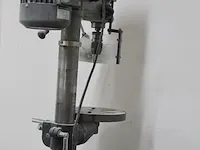 Verrijdbare werktafel 132 x 190 x 102 cm. met kolomboor huvema hu18 industry met machineklem, bankschroef s... - afbeelding 2 van  5
