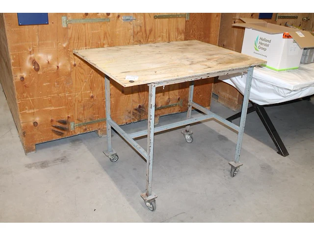 Verrijdbare werktafel met afmeting 120 x 85 x 100 cm. - afbeelding 1 van  2