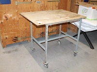Verrijdbare werktafel met afmeting 120 x 85 x 100 cm. - afbeelding 1 van  2