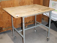 Verrijdbare werktafel met afmeting 120 x 85 x 100 cm. - afbeelding 2 van  2