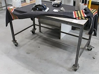 Verrijdbare werktafel met afmeting 150 x 76 x 90 cm. - afbeelding 1 van  2