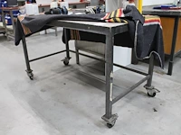 Verrijdbare werktafel met afmeting 150 x 76 x 90 cm. - afbeelding 2 van  2