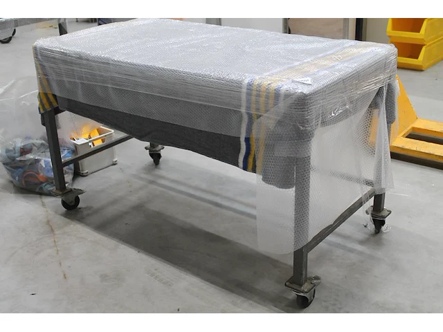 Verrijdbare werktafel met afmeting 150 x 76 x 90 cm. - afbeelding 1 van  2