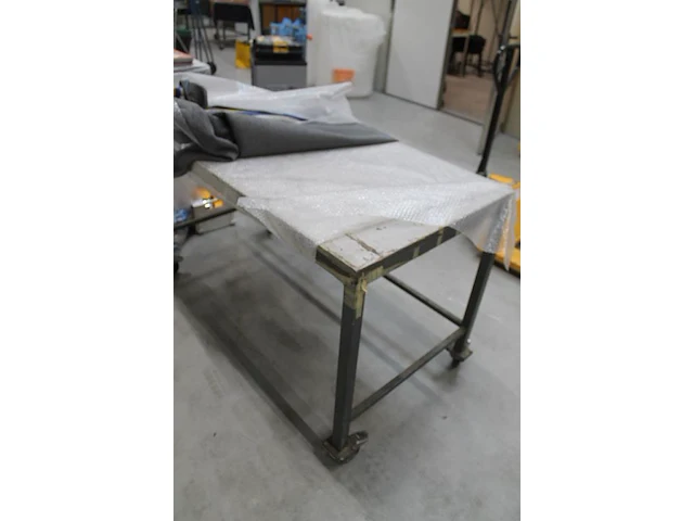Verrijdbare werktafel met afmeting 150 x 76 x 90 cm. - afbeelding 2 van  2
