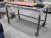 Verrijdbare werktafel met afmeting 150 x 76 x 90 cm. - afbeelding 1 van  2