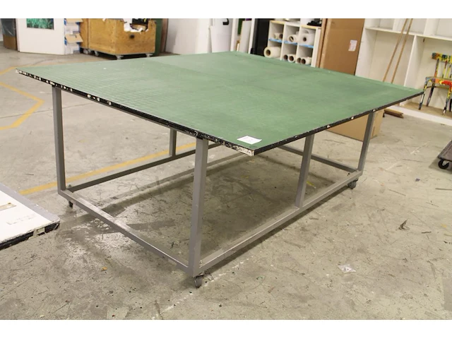 Verrijdbare werktafel met metalen onderstel. afmeting 180 x 215 x 88 cm - afbeelding 1 van  1