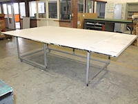 Verrijdbare werktafel met metalen onderstel. afmeting 180 x 300 x 88 cm - afbeelding 1 van  1
