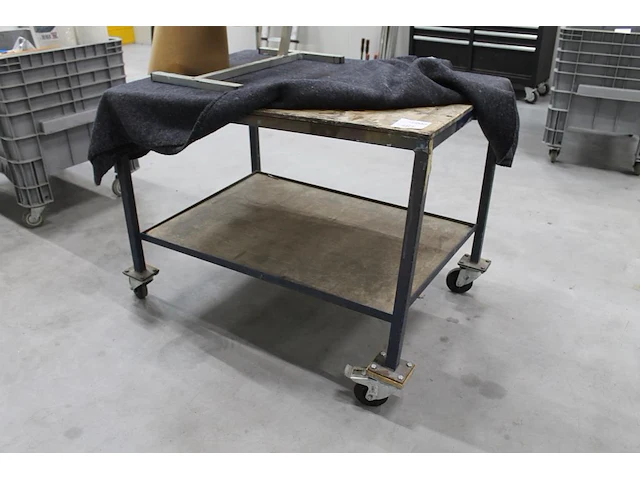Verrijdbare werktafel met onderplateau. afmeting 100 x 70 x 78 cm. - afbeelding 1 van  1
