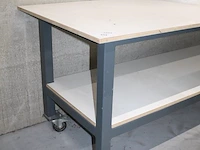 Verrijdbare werktafel met onderplateau. afmeting 250 x 90 x 90 cm. - afbeelding 2 van  2