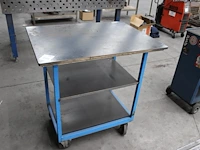 Verrijdbare werktafel met onderplateaus en afmeting 95 x 70 x 78 cm. - afbeelding 1 van  2