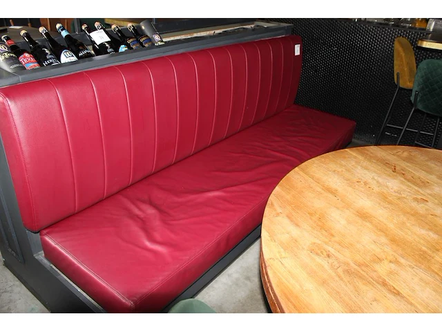 Verrijdbare zitbank met metalen opbouw en plantenbak. afmeting 214 x 100 x 225 cm - afbeelding 2 van  2