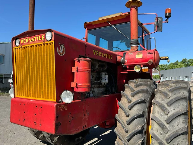 Versatile 800 vierwielaangedreven landbouwtractor - afbeelding 2 van  39