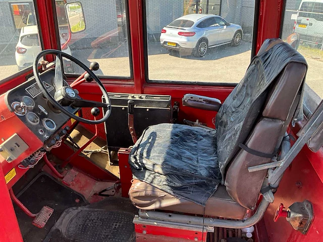Versatile 800 vierwielaangedreven landbouwtractor - afbeelding 24 van  39