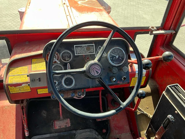 Versatile 800 vierwielaangedreven landbouwtractor - afbeelding 25 van  39