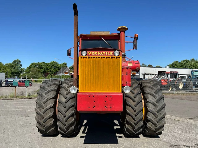 Versatile 800 vierwielaangedreven landbouwtractor - afbeelding 23 van  39