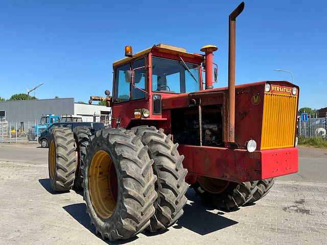 Versatile 800 vierwielaangedreven landbouwtractor - afbeelding 34 van  39