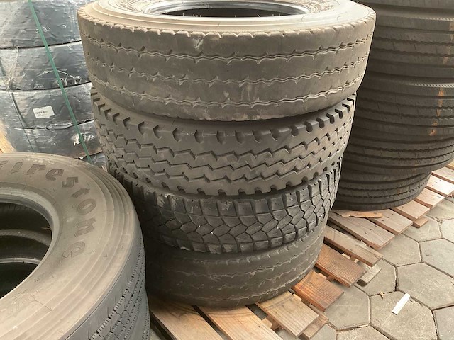 Verschillende banden (4x) - afbeelding 1 van  3