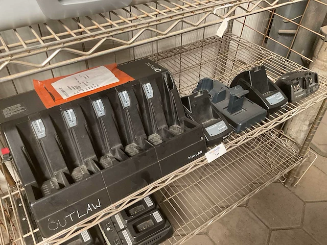 Verschillende batterij opladers (5x) - afbeelding 1 van  4