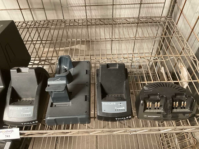Verschillende batterij opladers (5x) - afbeelding 3 van  4