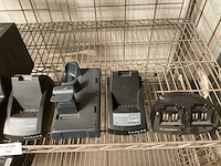 Verschillende batterij opladers (5x) - afbeelding 3 van  4