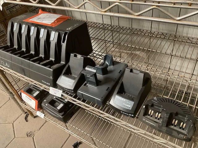 Verschillende batterij opladers (5x) - afbeelding 4 van  4