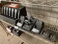 Verschillende batterij opladers (5x) - afbeelding 4 van  4