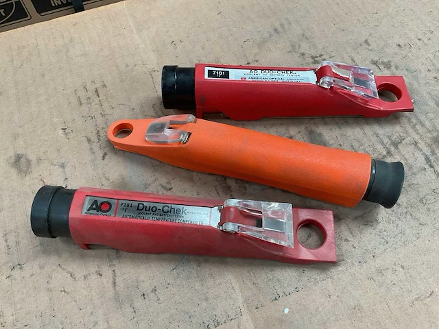 Verschillende batterijtesters (3x) - afbeelding 2 van  3