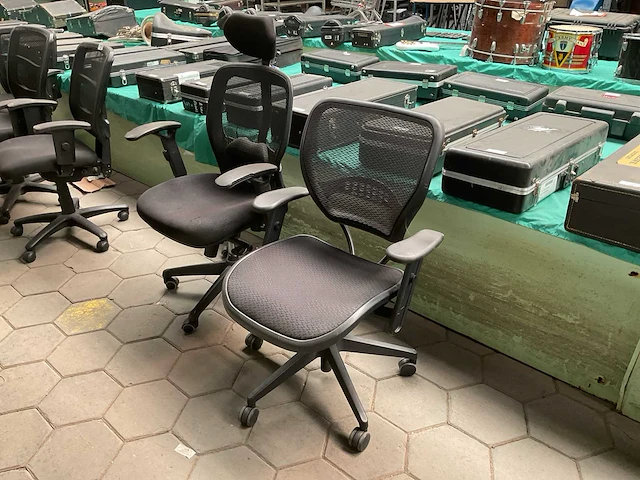 Verschillende bureaustoelen (2x) - afbeelding 1 van  5