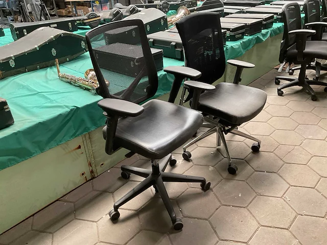 Verschillende bureaustoelen (2x) - afbeelding 1 van  4