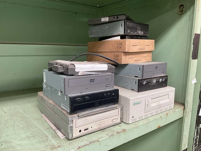 Verschillende cd drives (10x) - afbeelding 1 van  3